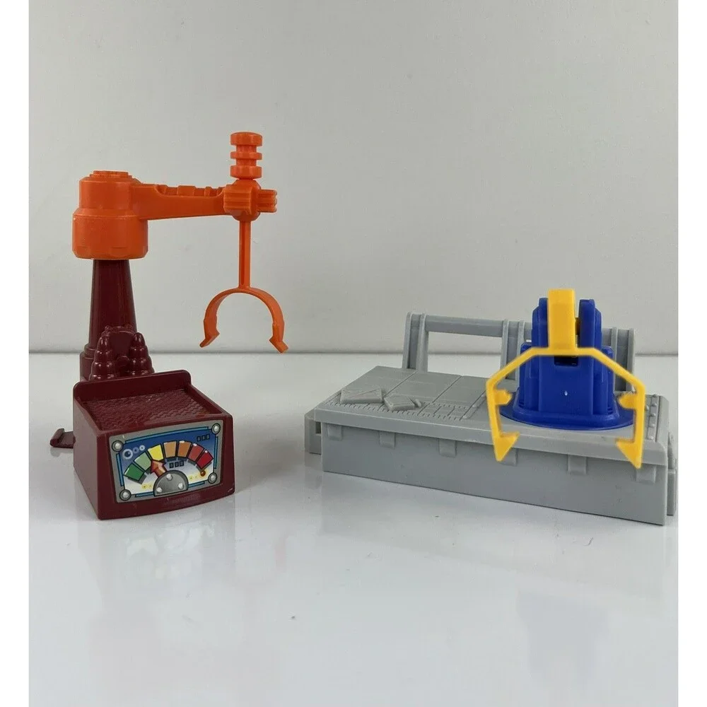 Vintage Set Of 2 Geotrax Cranes Replacement Parts Toys Airport & Grand Central